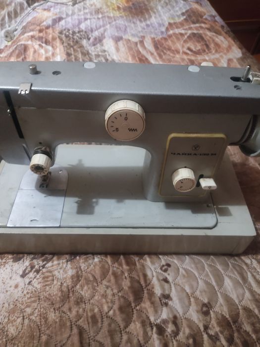 Продам швейную машинку