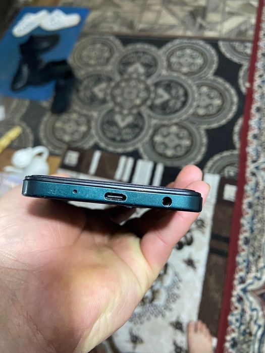 Продам телефон vivo y04