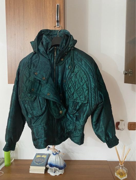 Paltoane, in stare buna.