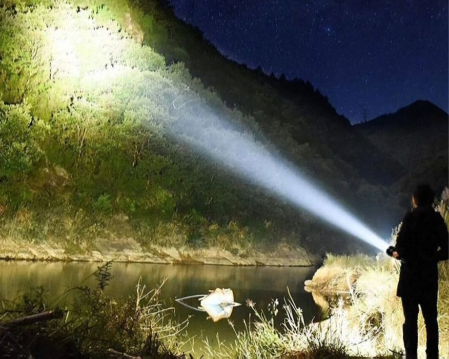 Мощный прожектор фонарь