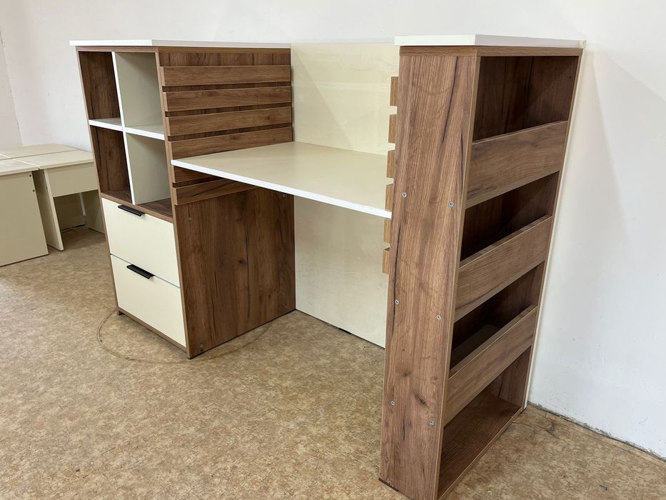 Продам детский стол.