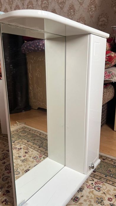 Шкаф зеркальных навемной