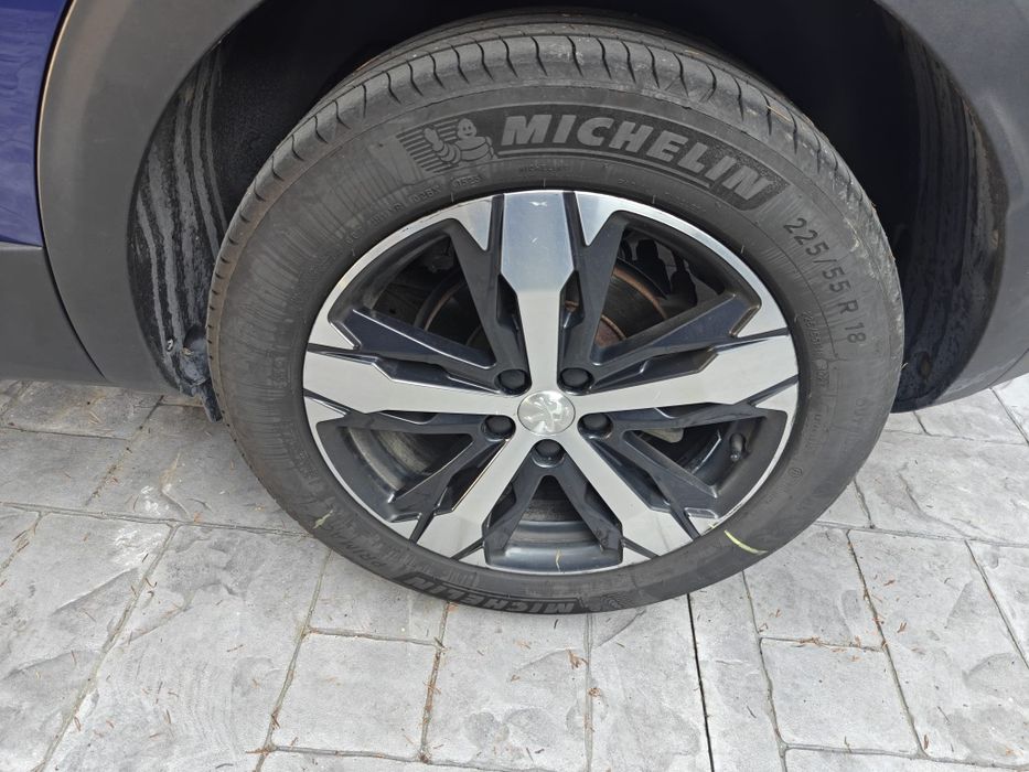 Vând Peugeot 3008
