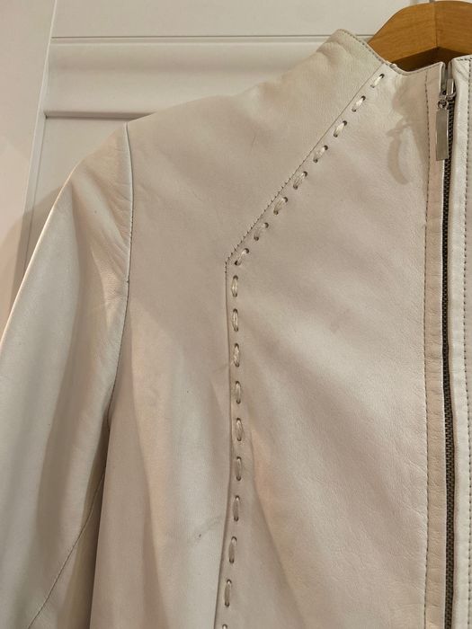 Плащ кожаный белый