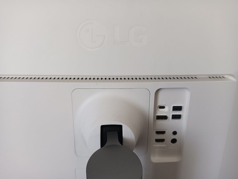 Monitor LG curbat