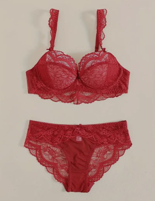 Комплект кружевного нижнего белья