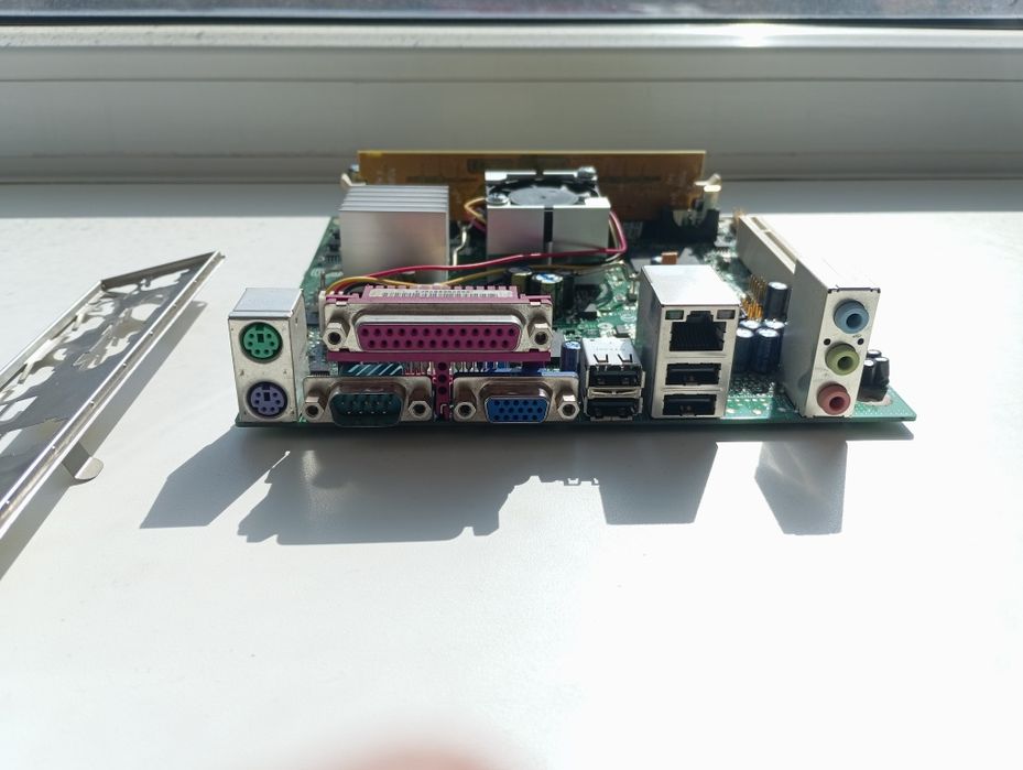 Mini ITX, Intel Atom 330