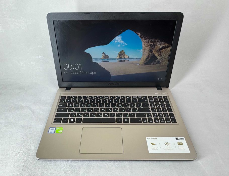 Продам в идеале ноутбук Asus core i3-7020U