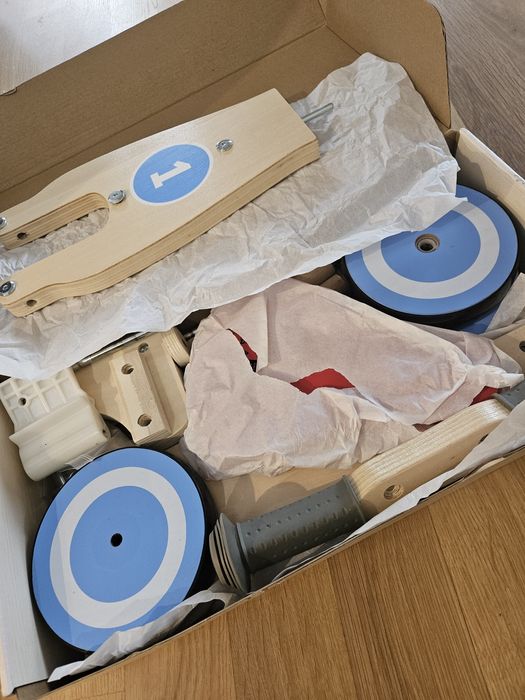 Дървено колело. Дървена триколка без педали.