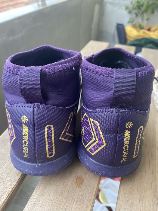 Футболни обувки стоножки