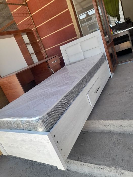 Spalni stenka parta krovat kuxiniy