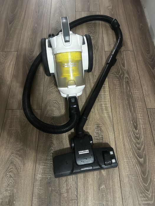Продам Пылесос Karcher VC3