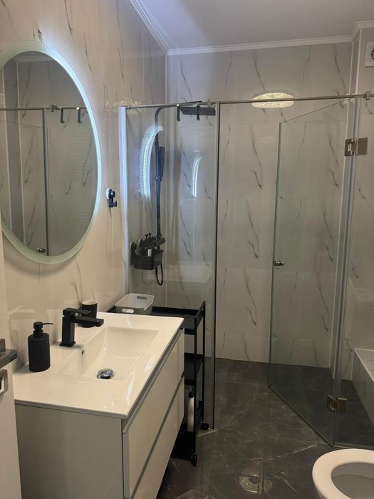 Închiriez apartament cu 2 camere cu loc parcare bloc nou str. Gh.  Doja
