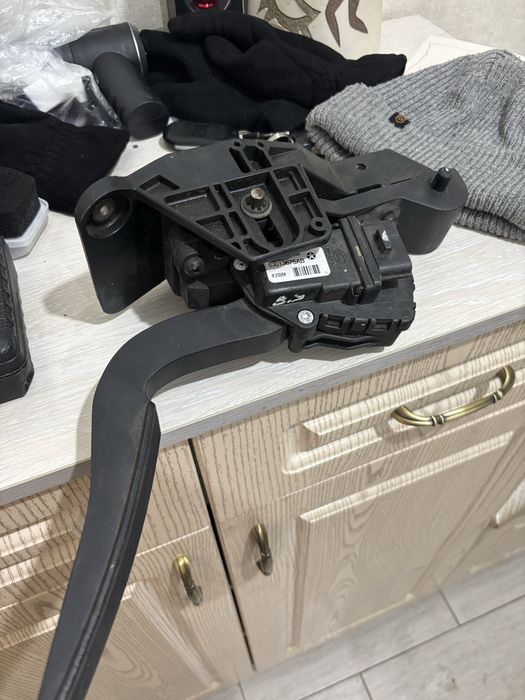 Педаль газа Гранд Чероки