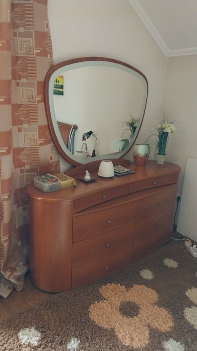 Продам спальный гарнитур: отличный