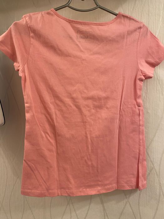 Тениски нови и дънки.