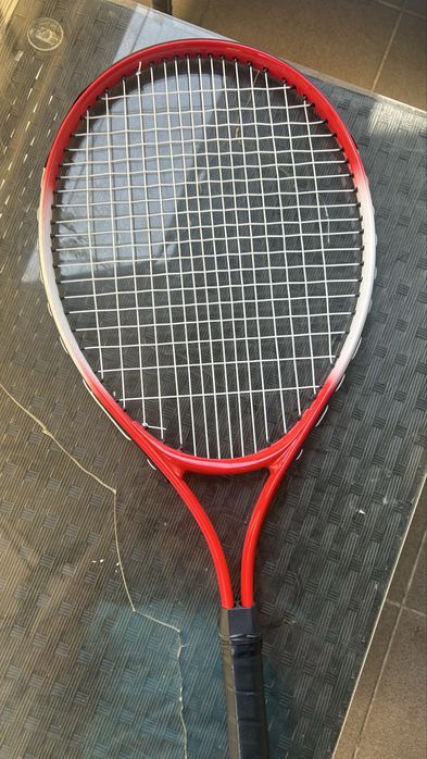 Vand racheta de tenis de camp , ideala pentru varsta de 8-11 ani , noua