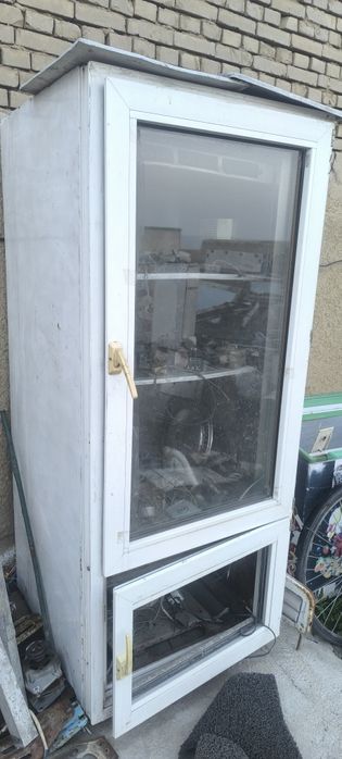 Xaladinik cccr. Oldiga akfadan oynalik qilingan  i