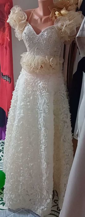 Официални рокли.