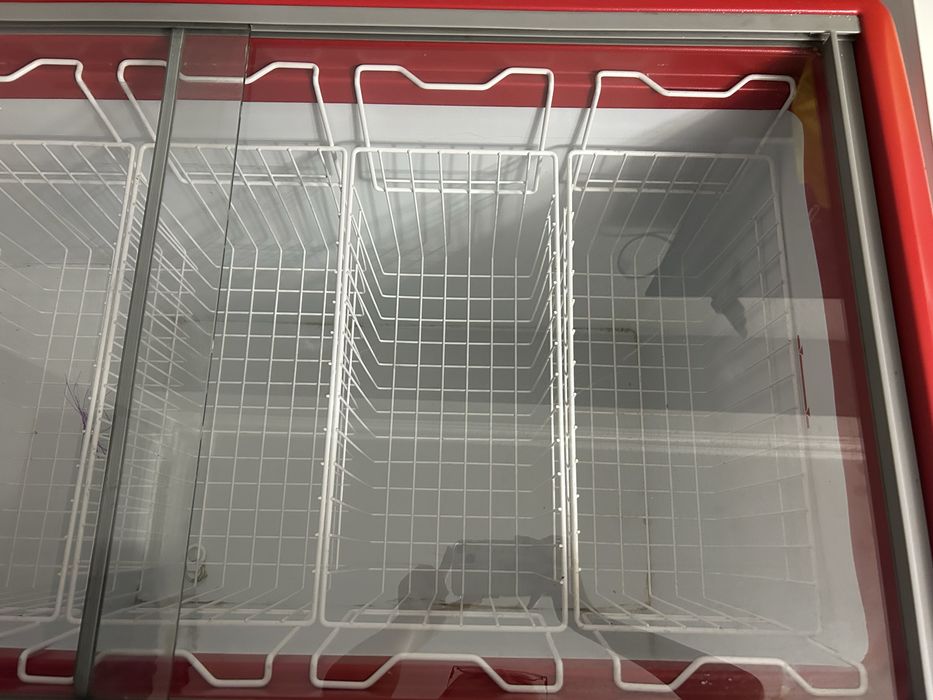 продается витринный морозильник