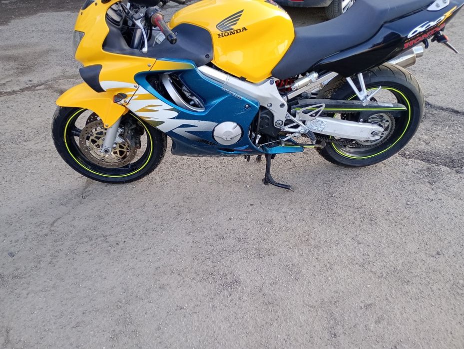 Dezmembrez motocicleta honda cbr 600f fabricatie 2000 piese honda cbr