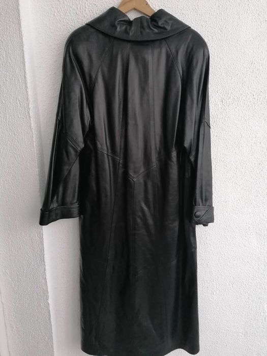 Дълго, елегантно кожено манто/палто. Лицева телешка кожа.