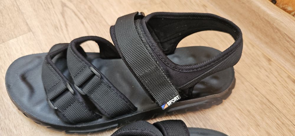 Продам сандали подростковые