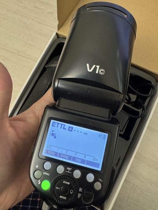 Вспышка Godox V1C