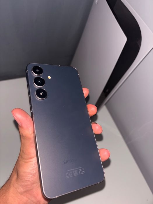 Samsung S25 FE телефон