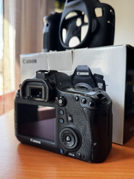 Фотоапарат Canon 6D (Full Frame) с кутия и калъф