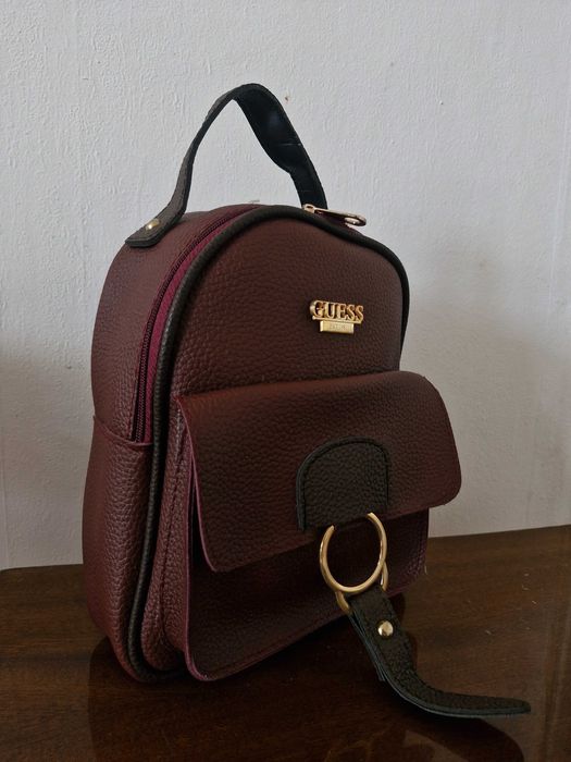 Дамска раница на Guess