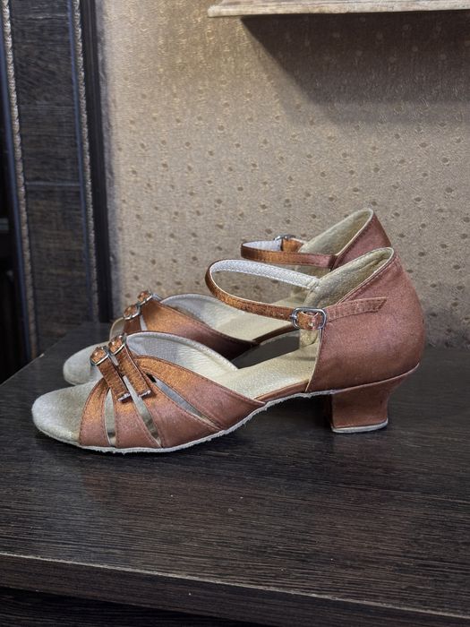 Туфли бальные танцы 30-31р