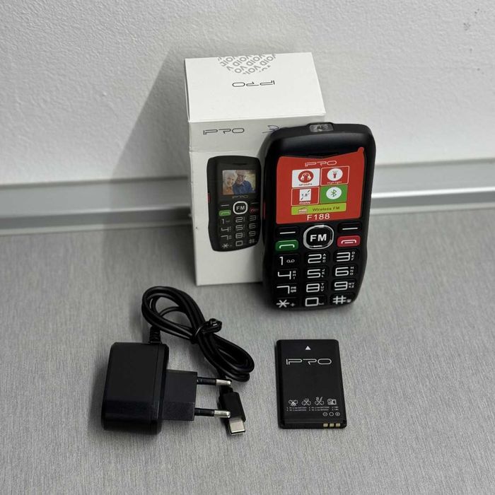 Мобилен телефон за възрастни две SIM карти големи клавиши, меню на Български, SOS бутон, Bluetooth фенерче, радио, черен