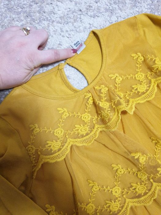 Bluze marca Tu, 10 ani, impecabile, 35 lei bucata