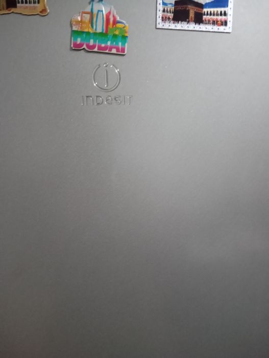 Отдам даром холодильник indesit