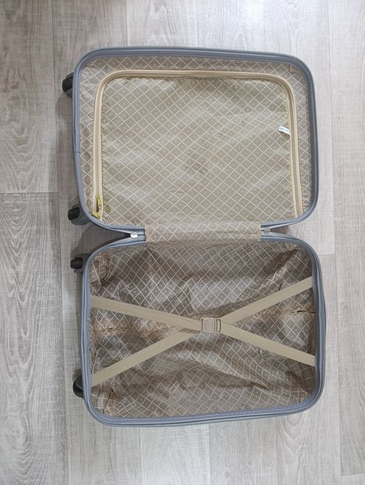 Продам дорожный чемодан