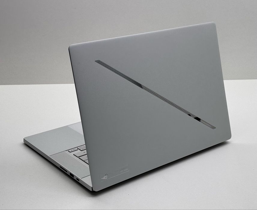 Asus ROG Zephyrus G16 Ultra 9 185H RTX 4060 8GB LPDDR5X 32GB 1TB SSD
