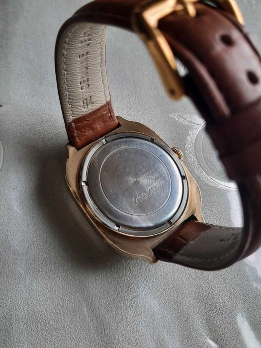 Позолоченные часы Слава (холодильник)