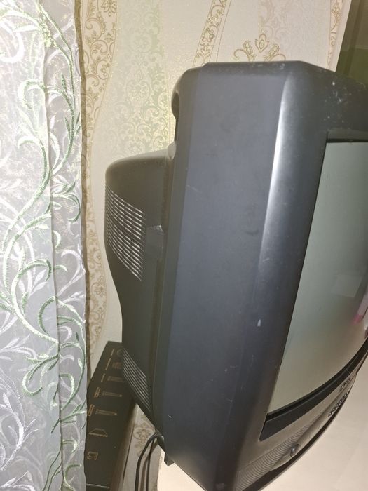 Телевизор LG в рабочем состоянии