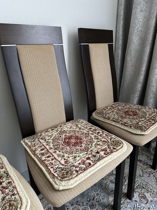 Продам 6 штук кухонных стульев