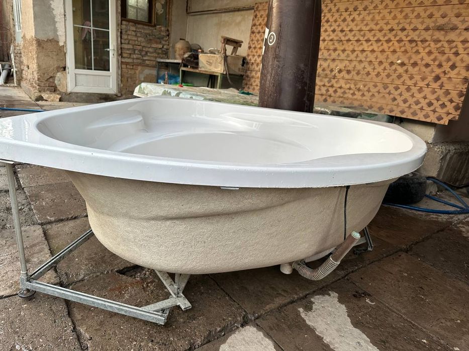 Uglavoy vanna sotiladi