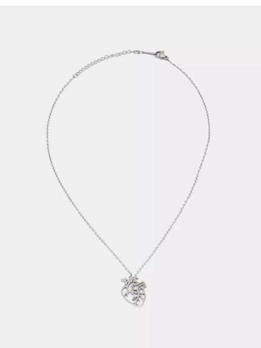 Bu nafis marjon anatomik yurak dizayni bilan yaratilgan bo‘lib, chuqur