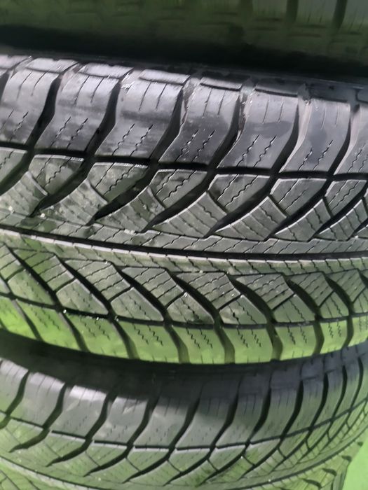 4 бр зимни 205/60/16 Bridgestone