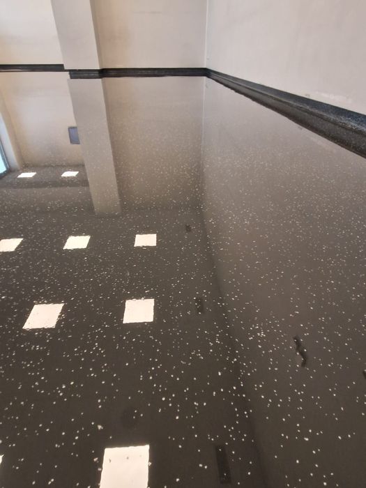 Execut pardoseli industriale din rășină epoxidică – pe plex