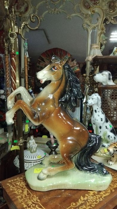 Порцеланови коне.