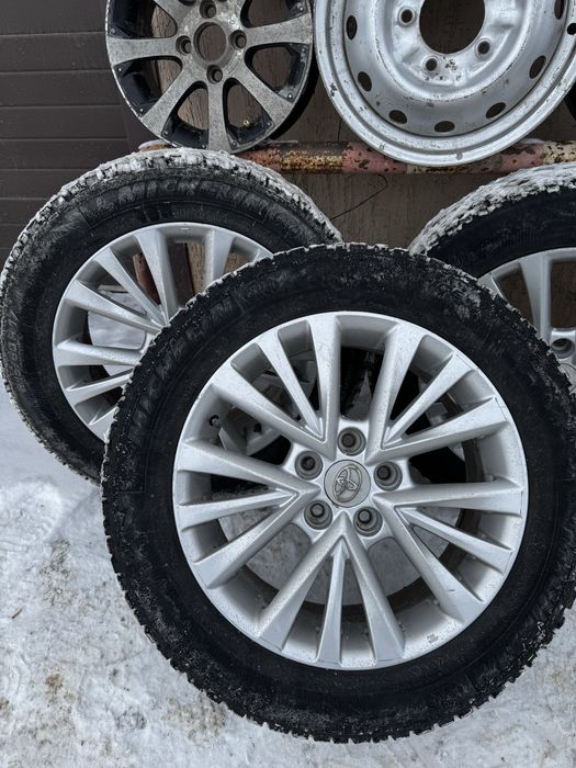 Продам диски с резиной от Камри