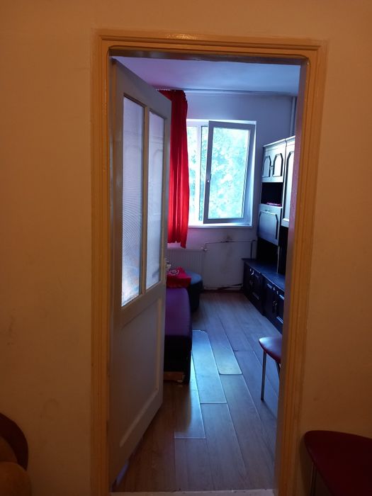 Închiriez garsoniera mobilata utilata zona tractoru