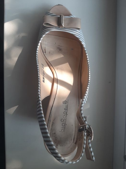 Продам женские босоножки