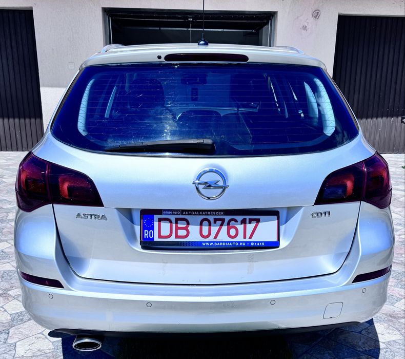 Opel Astra Tourer 2011