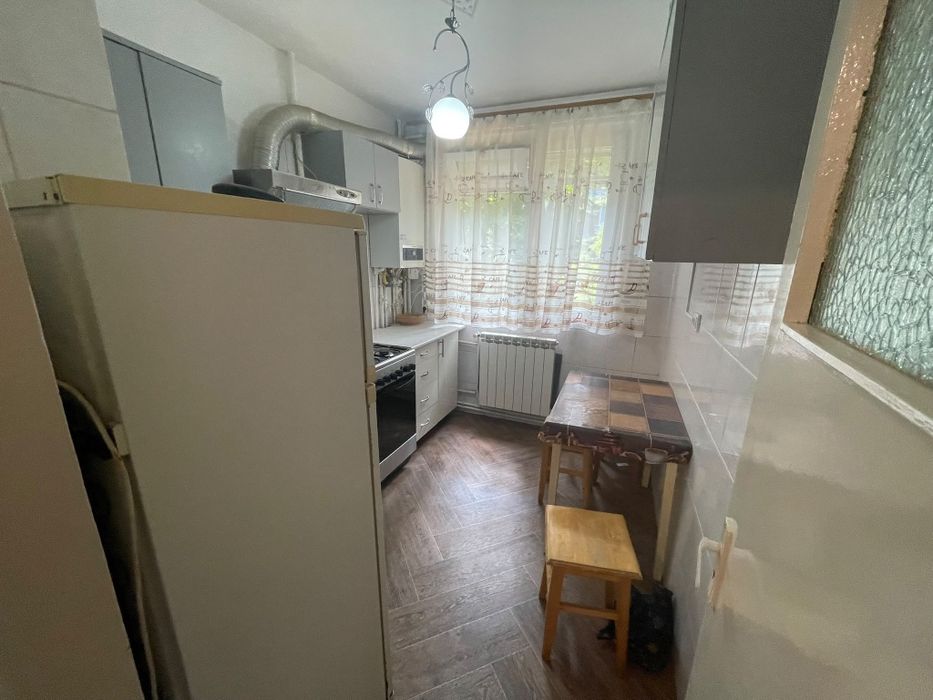 Proprietar, inchiriez ap 3 camere, etaj 1, in centru , Potcoava de aur